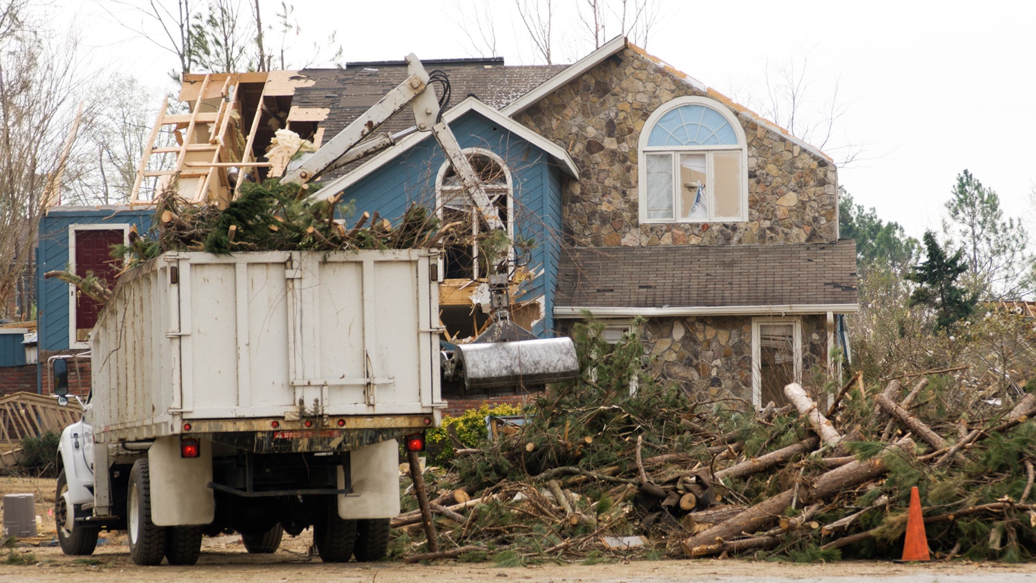 Washington home storm tree damage emergency clean up near Seattle, WA - Potential risks if trees fall on your property -  Damages from fallen trees and broken tree limbs require homeowners insurance